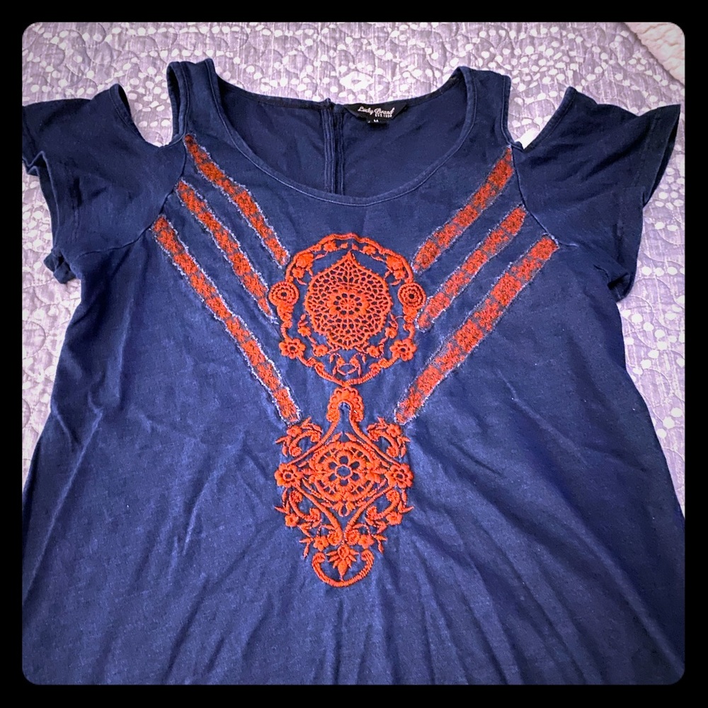 Lucky cold-shoulder tee